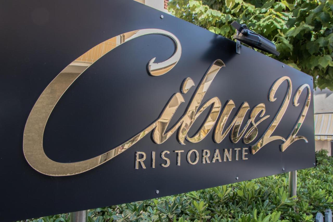 Hotel Giulia マリーナ・ディ・マッサ エクステリア 写真