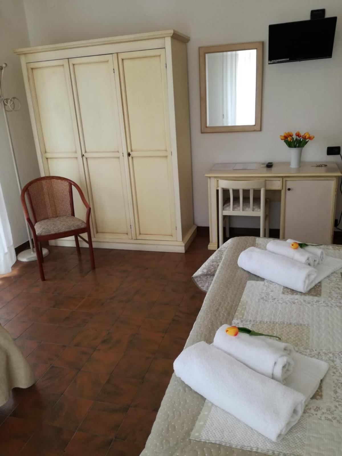 Hotel Giulia マリーナ・ディ・マッサ エクステリア 写真